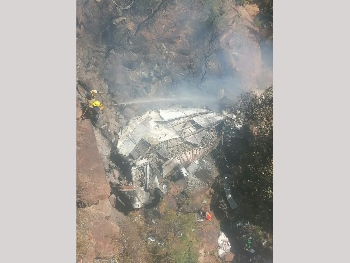 Tragédie en Afrique du Sud : un véhicule transportant des fidèles de Pâques tombe du pont, 45 morts