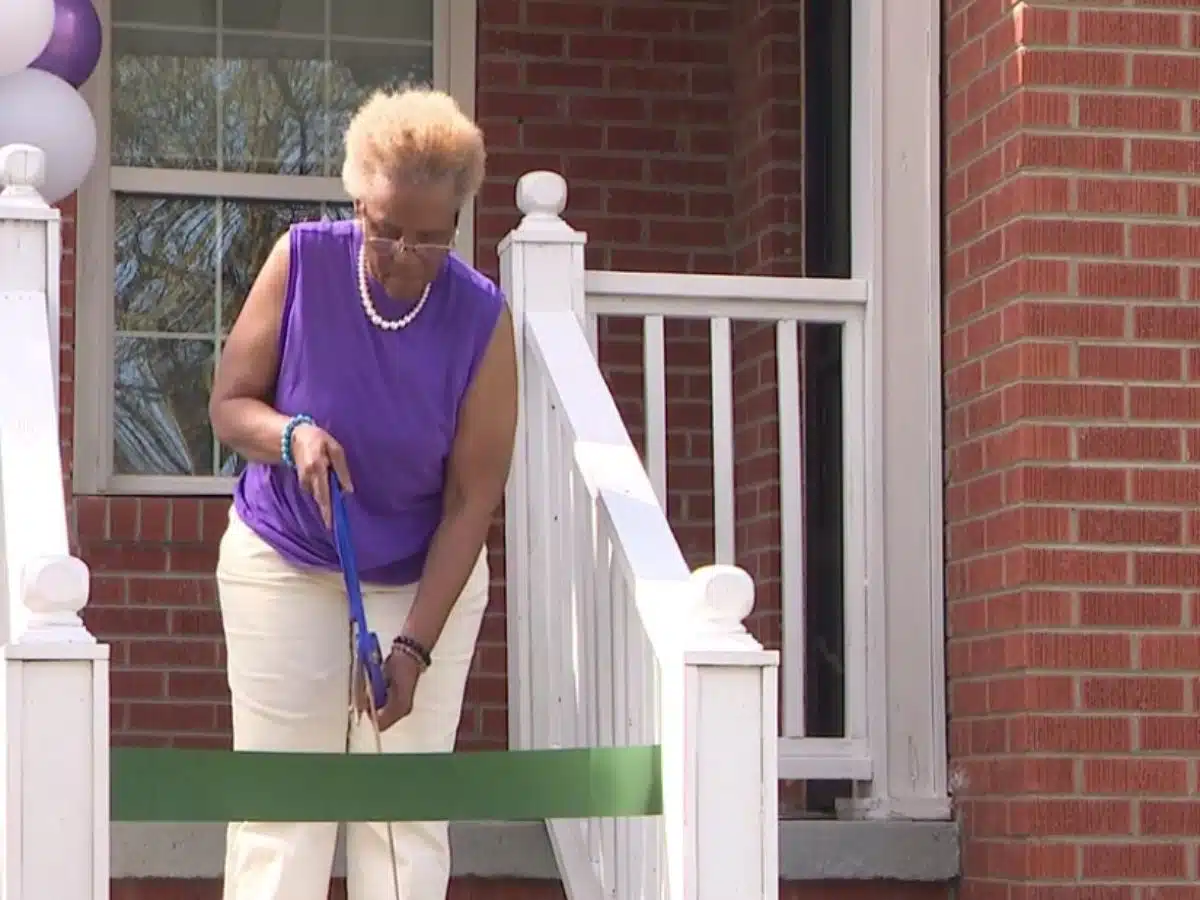 Arkansas grandmother rejoices as she owns her first home at last