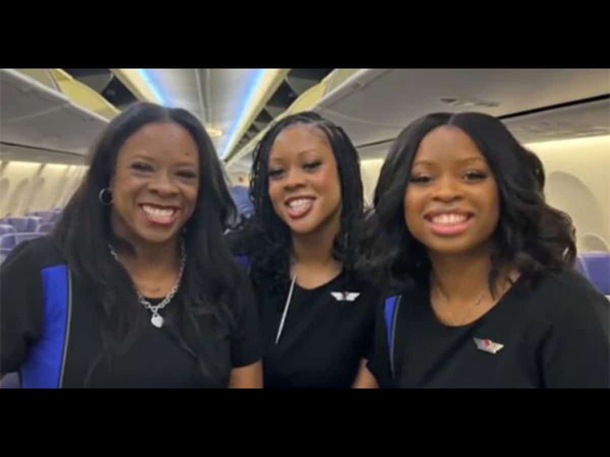 Mom and two daughters make memories working side by side as flight attendants 