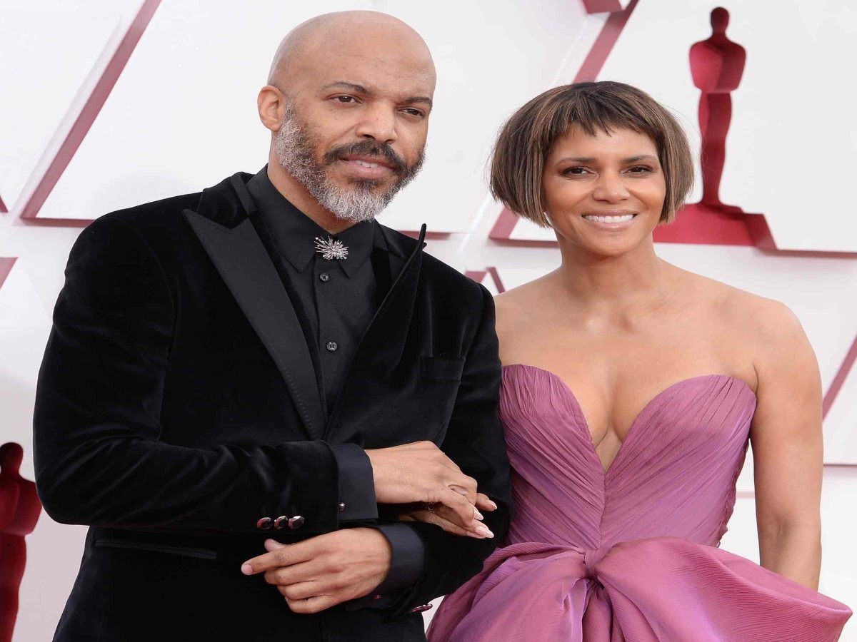 Halle Berry says Van Hunt was the first man she fell ‘madly in love with’ prior to intimacy