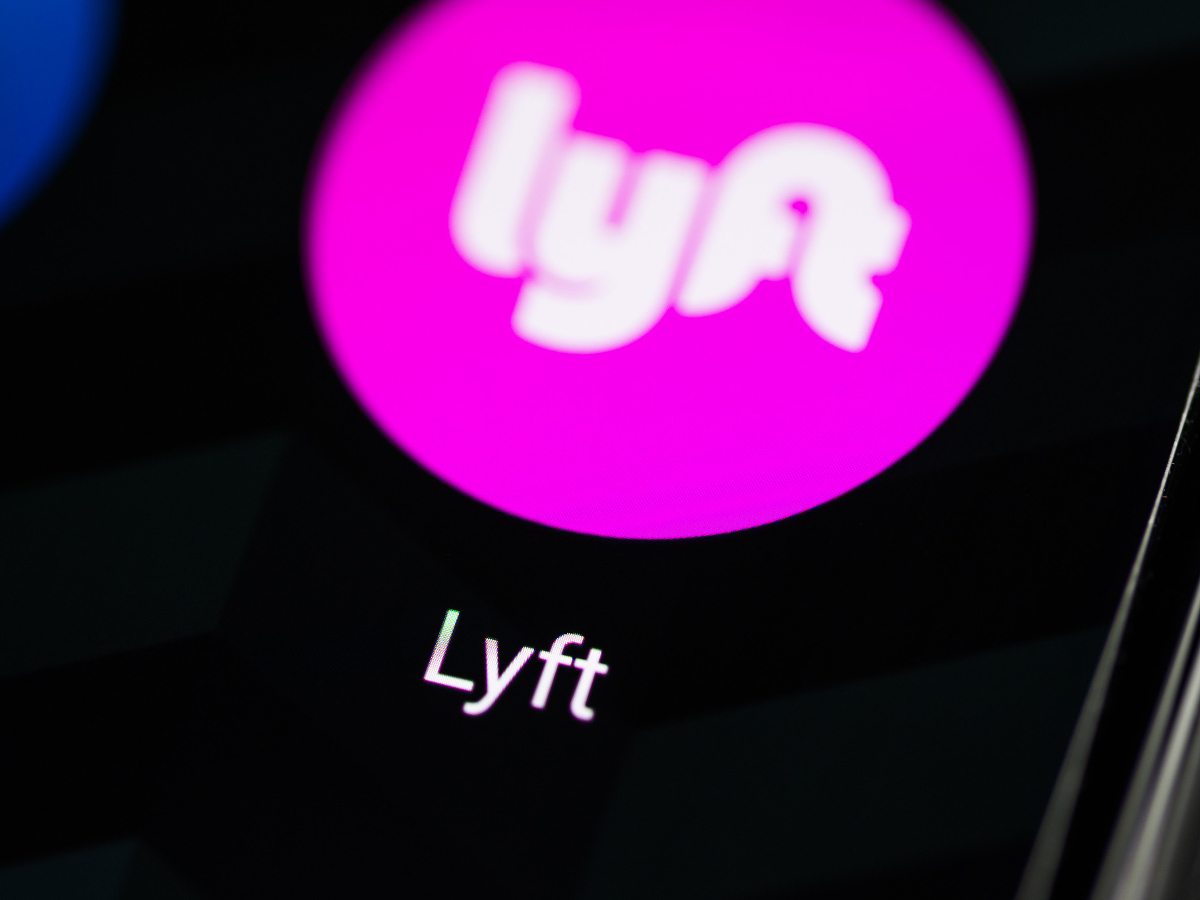 Lyft driver who accused passenger of choking him with his own seatbelt sues rideshare company