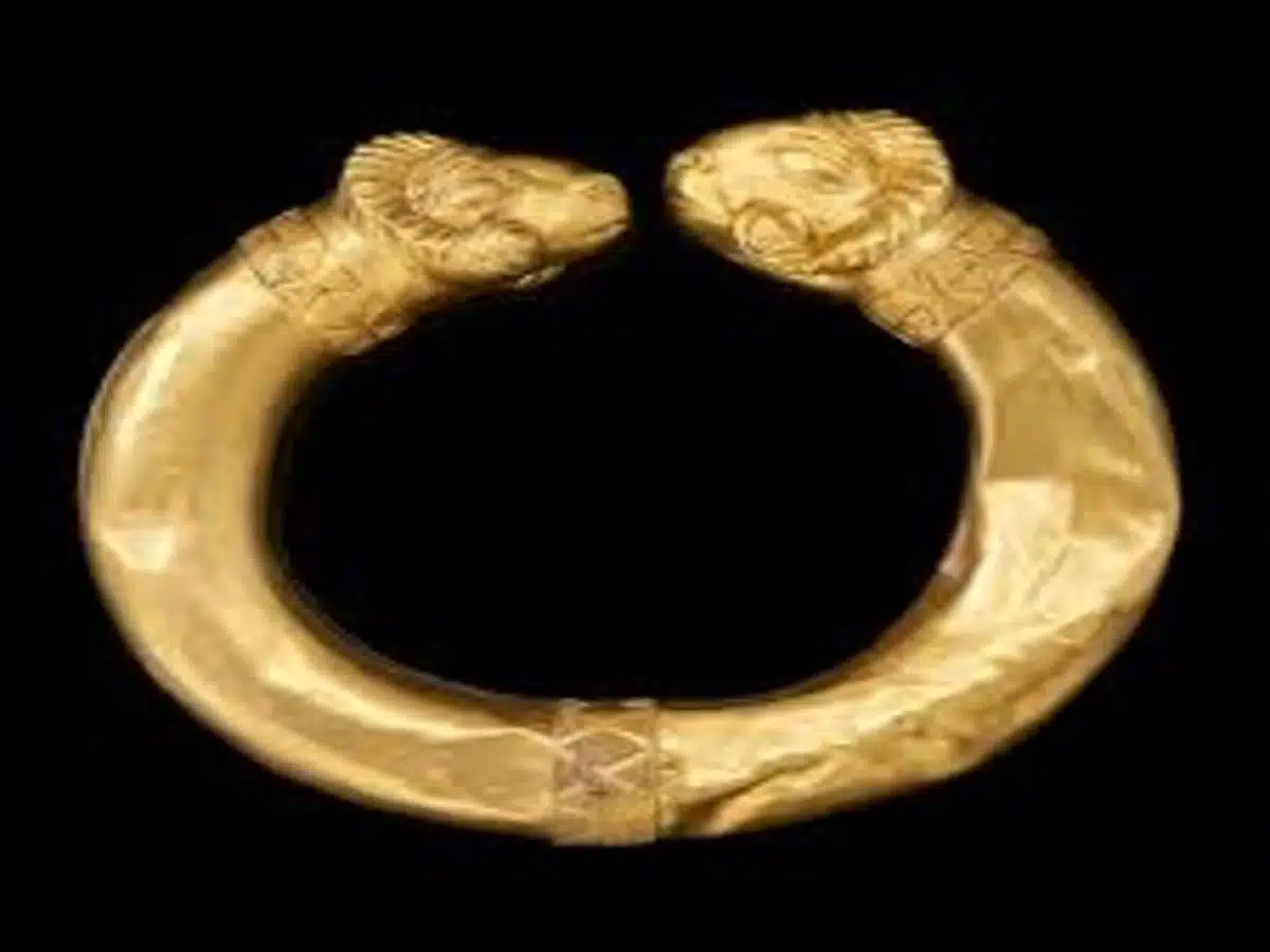 Incredibly rare ancient Egyptian jewelry now fetches less than a Cartier bracelet