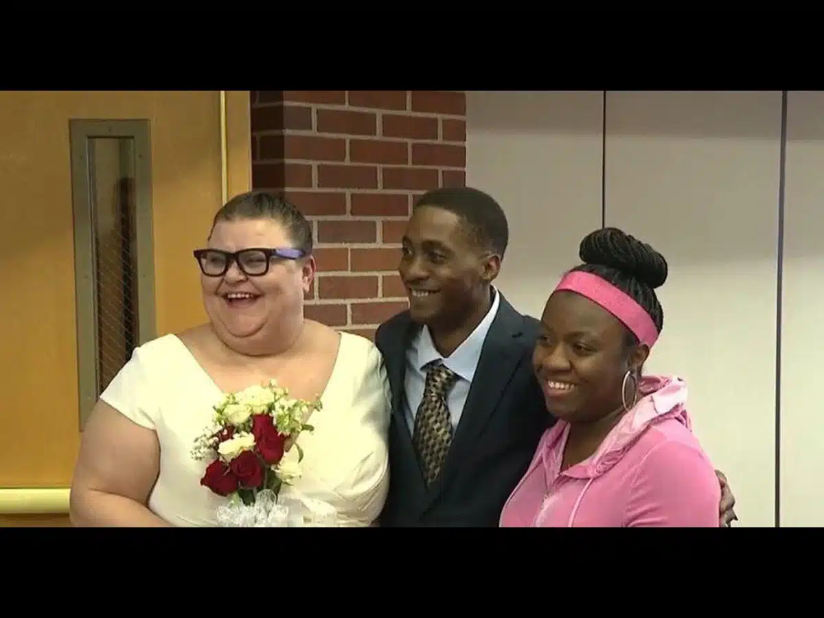 Couple overwhelmed after strangers rally to give them dream wedding: ‘We didn’t have nothing’