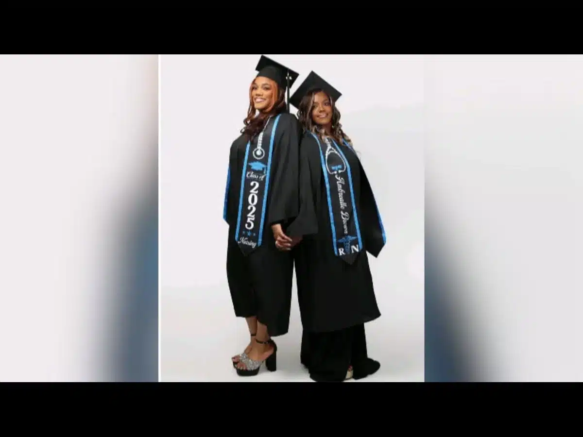 She gave her kidney to her daughter to save her life, today they are graduating from nursing school together